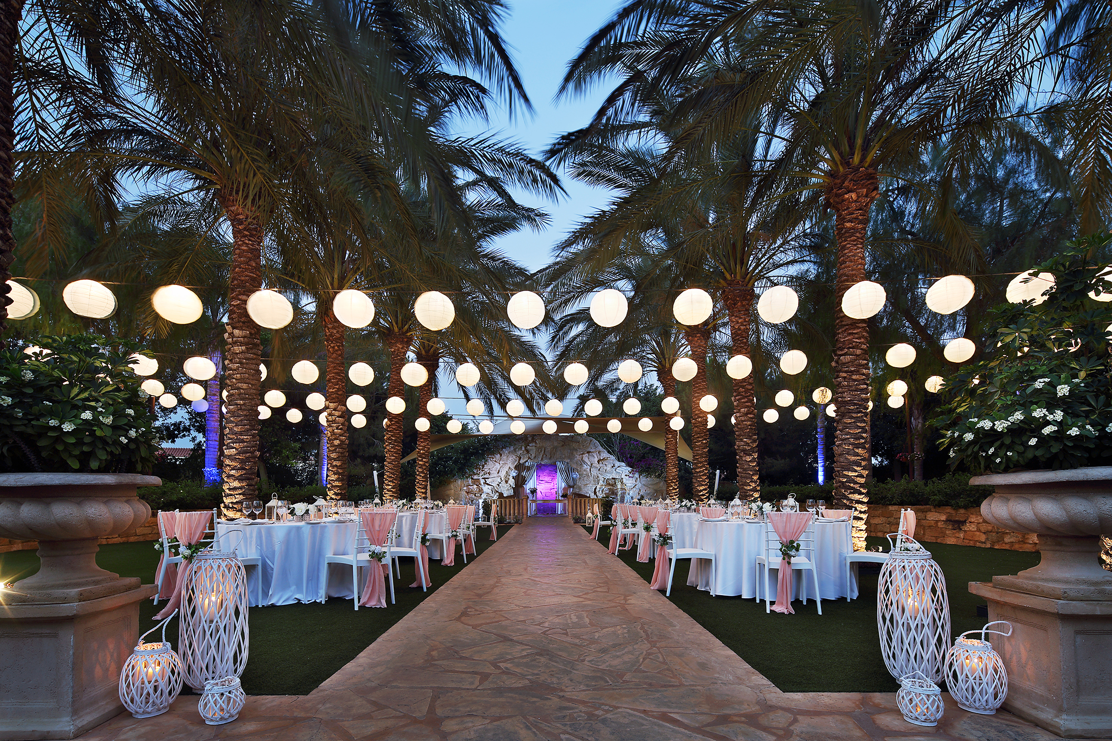 Image: http://www.bookyourweddingday.com/images/media/uploadfiles/OLRAY Wedding 011 RGB.jpg